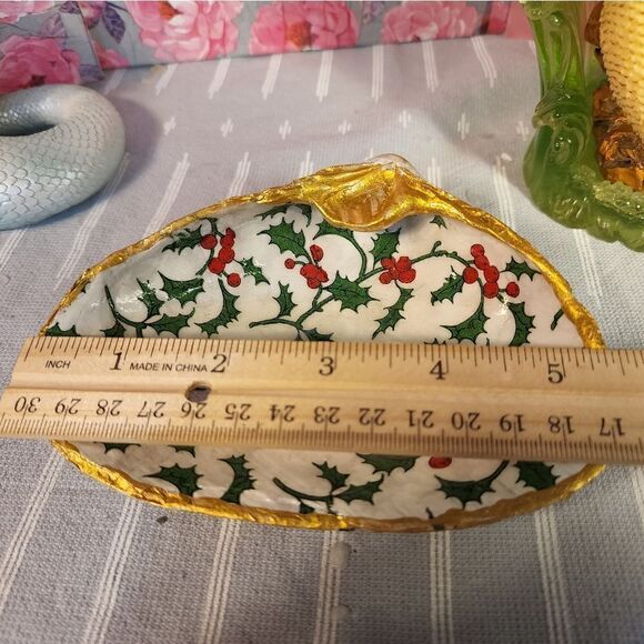 DECOUPAGE CLAM SHELL DECOUPAGE TRINKET DISH WITH CHRISTMAS HOLLY - Picture 8 of 10